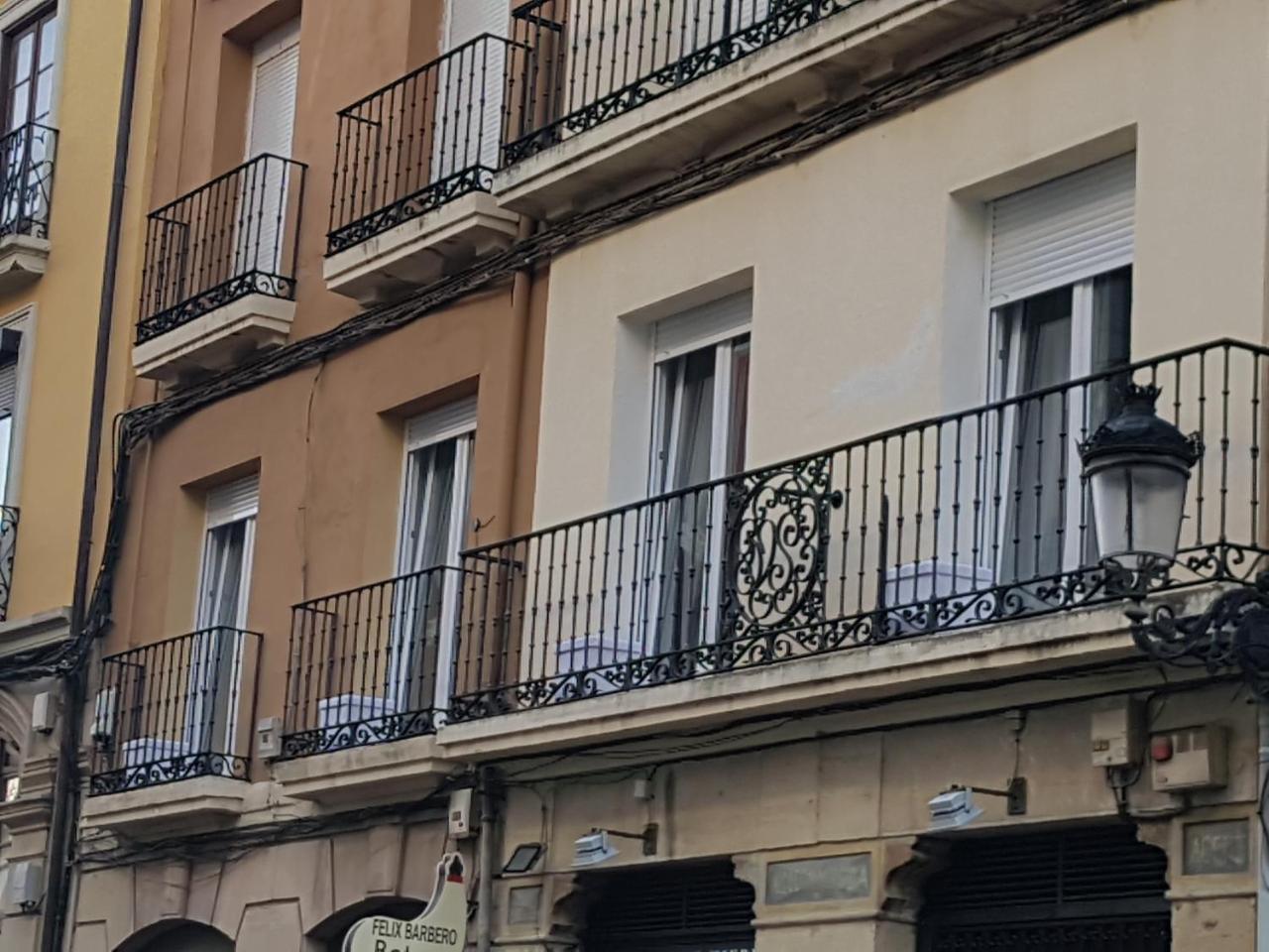 Hostal Puente de Hierro Logroño Exterior foto